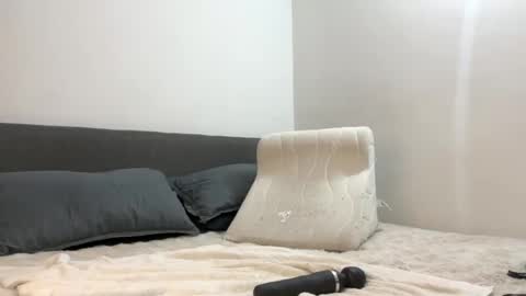 Ameliahs online show from April 18, 2:41 pm