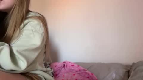 Snapshot of missameliah chatting on October 9, 1:37 pm Ameliahs online show from October 9, 1:37 pm