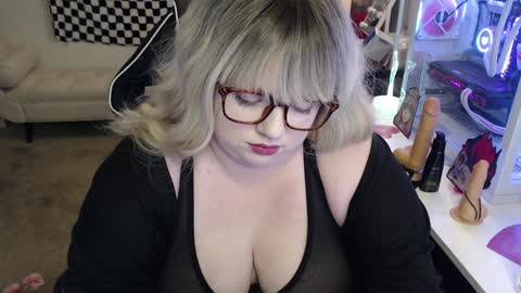 missdanibluee online show from December 13, 8:54 am