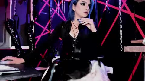 Missdarklady online show from February 7, 10:02 pm