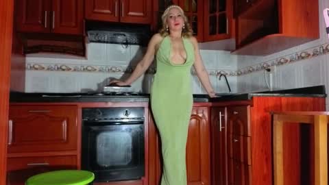 Snapshot of missescarleth chatting on October 9, 2:59 am Escarlet online show from October 9, 2:59 am