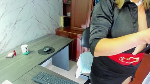 Snapshot of missescarleth chatting on January 24, 1:13 am Escarlet online show from January 24, 1:13 am