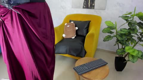 Snapshot of missescarleth chatting on February 8, 2:36 am Escarlet online show from February 8, 2:36 am