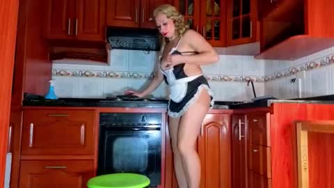 Snapshot of missescarleth chatting on September 9, 2:33 am Escarlet online show from September 9, 2:33 am
