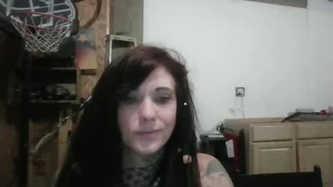 Snapshot of misshoneybadger333 chatting on October 18, 12:46 am misshoneybadger333 online show from October 18, 12:46 am