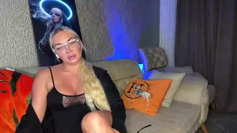 Jess online show from July 18, 6:32 pm