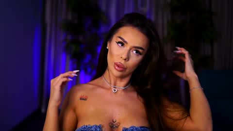 misskiarra online show from December 28, 5:02 am