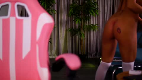 misskiarra online show from January 11, 5:10 am