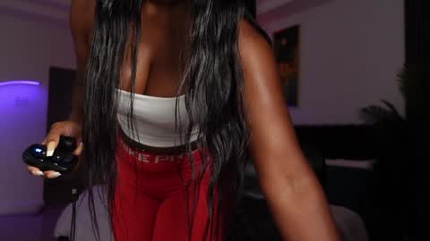 Miss K online show from February 1, 1:32 pm