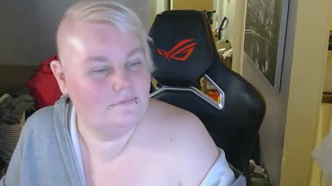 misslj90 online show from April 14, 9:15 pm