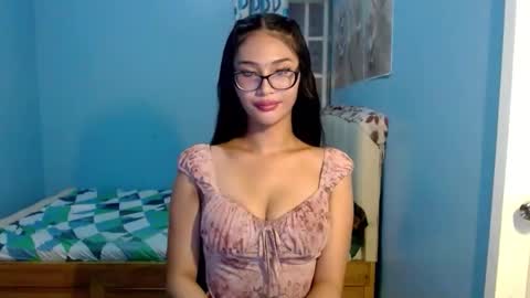 missminervaa online show from May 9, 5:59 pm