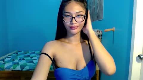 missminervaa online show from May 12, 4:57 pm