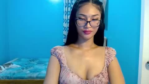 missminervaa online show from May 23, 3:21 pm
