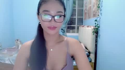 missminervaa online show from March 10, 5:50 pm