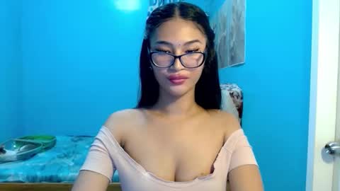 missminervaa online show from May 14, 5:41 pm