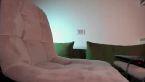 Snapshot of missmirandagd chatting on October 5, 1:27 pm online show from October 5, 1:27 pm
