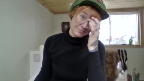 Snapshot of missmoonmagic13 chatting on December 12, 10:20 pm Maxxx online show from December 12, 10:20 pm