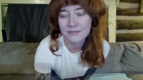 Snapshot of missmoonmagic13 chatting on October 6, 12:38 am Maxxx online show from October 6, 12:38 am