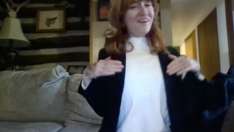 Snapshot of missmoonmagic13 chatting on October 14, 2:47 am Maxxx online show from October 14, 2:47 am