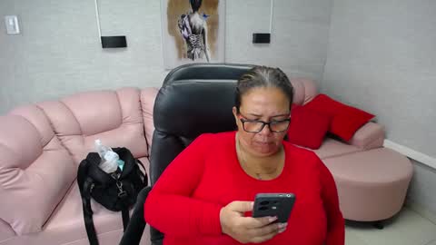 Snapshot of misspenelopenipples chatting on January 23, 12:52 pm Penelope online show from January 23, 12:52 pm