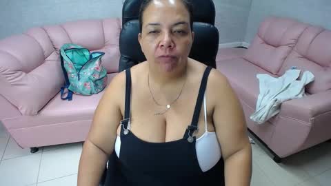Snapshot of misspenelopenipples chatting on March 11, 11:55 am Penelope online show from March 11, 11:55 am
