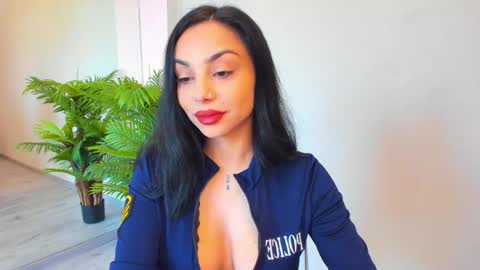 Sienna online show from April 20, 6:05 am