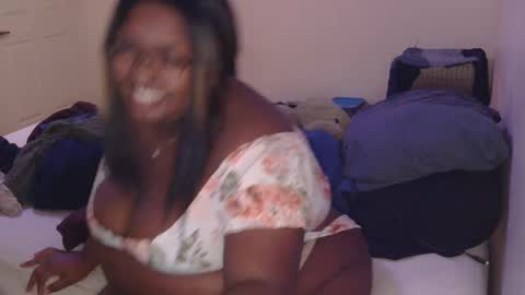 Snapshot of misstrezzkristina chatting on October 9, 3:32 am Misstrezzkristina online show from October 9, 3:32 am