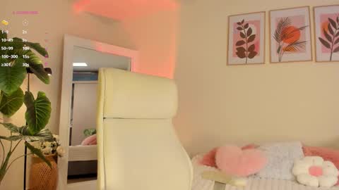 Valeria Davila online show from November 18, 1:01 pm