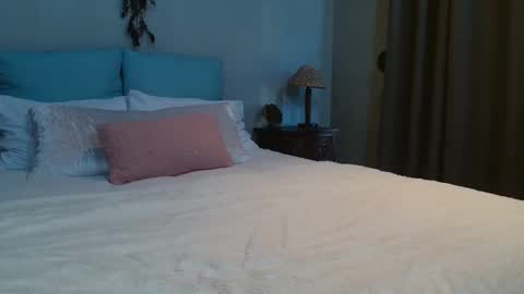 Monique  online show from September 12, 6:03 am