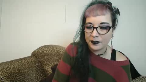 Snapshot of missy_dee chatting on December 14, 7:18 am Missy Dee online show from December 14, 7:18 am
