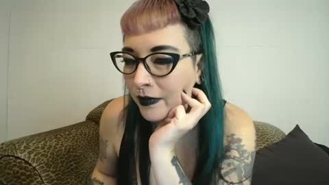 Snapshot of missy_dee chatting on January 21, 1:50 am Missy Dee online show from January 21, 1:50 am