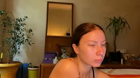 Snapshot of misszlataa chatting on October 6, 6:41 am Zlata online show from October 6, 6:41 am