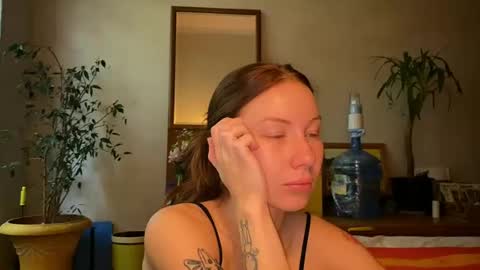 Snapshot of misszlataa chatting on October 5, 6:40 am Zlata online show from October 5, 6:40 am
