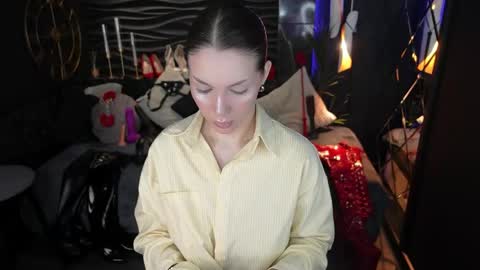 Darsy online show from May 19, 1:40 pm