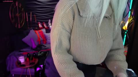 Darsy online show from January 23, 1:45 pm