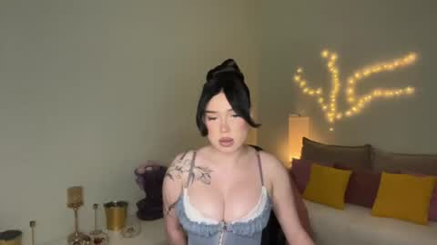 Mia online show from July 10, 2:17 pm