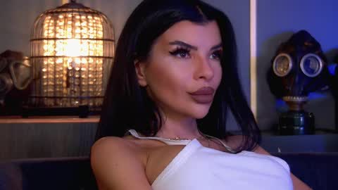 Elenia online show from October 29, 2:09 pm