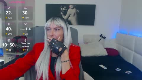 Snapshot of mistressevelyn_ chatting on October 14, 11:13 am MistressEvelyn online show from October 14, 11:13 am