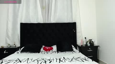 Snapshot of mistresskattia chatting on March 2, 12:53 am mistresskattia online show from March 2, 12:53 am