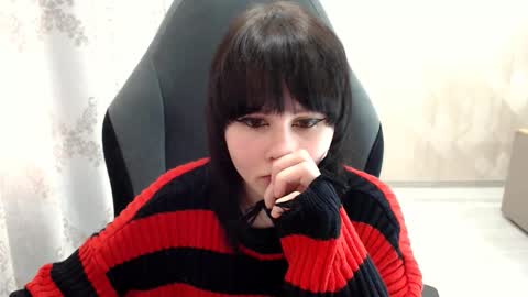 Snapshot of misty_dark chatting on October 9, 10:30 am misty_dark online show from October 9, 10:30 am