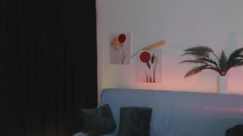 Snapshot of miuri_miy chatting on February 9, 4:18 pm Yuka online show from February 9, 4:18 pm