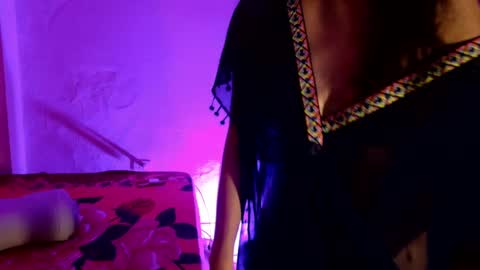 Snapshot of mli739709 chatting on January 2, 4:20 am MoonLipson online show from January 2, 4:20 am