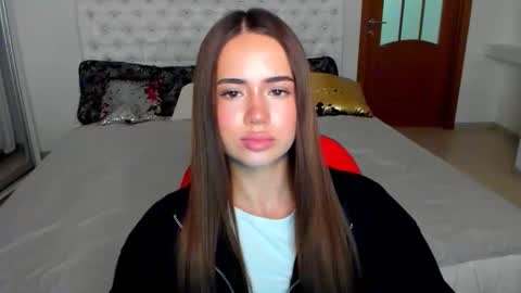 Snapshot of mmm_bananaa_ chatting on October 16, 3:58 pm Beata online show from October 16, 3:58 pm
