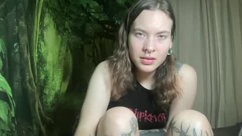 Snapshot of mo0n_goddess chatting on December 17, 1:18 am Misty online show from December 17, 1:18 am