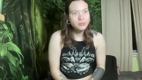 Snapshot of mo0n_goddess chatting on January 20, 2:22 am Misty online show from January 20, 2:22 am
