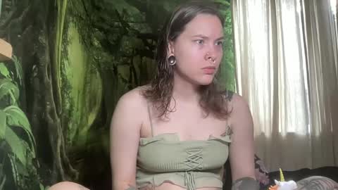 Snapshot of mo0n_goddess chatting on February 25, 12:25 am Misty online show from February 25, 12:25 am