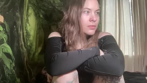 Snapshot of mo0n_goddess chatting on February 23, 12:47 am Misty online show from February 23, 12:47 am