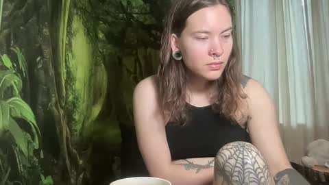 Snapshot of mo0n_goddess chatting on January 13, 12:41 am Misty online show from January 13, 12:41 am