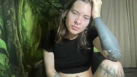 Snapshot of mo0n_goddess chatting on December 14, 1:38 am Misty online show from December 14, 1:38 am