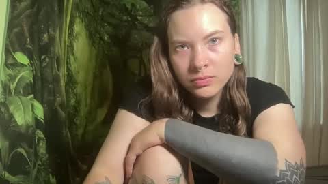 Snapshot of mo0n_goddess chatting on September 17, 1:25 am Misty online show from September 17, 1:25 am